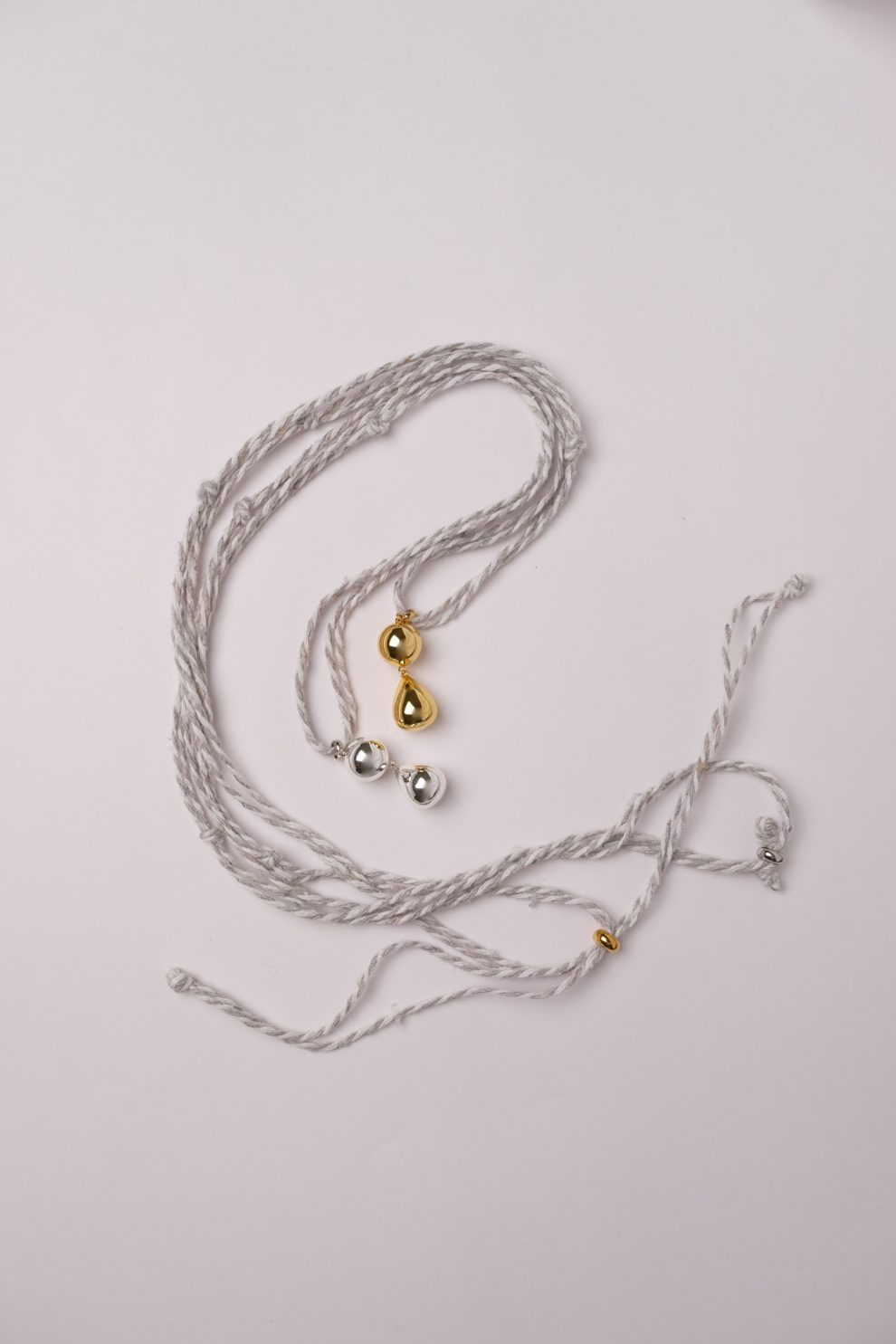 Подвеска нить с песочными часами