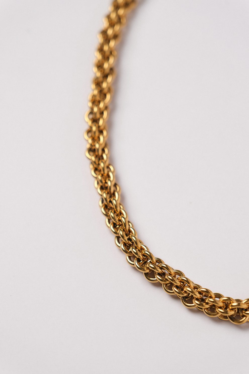 Цепь массивная круглая переплетенная в позолоте