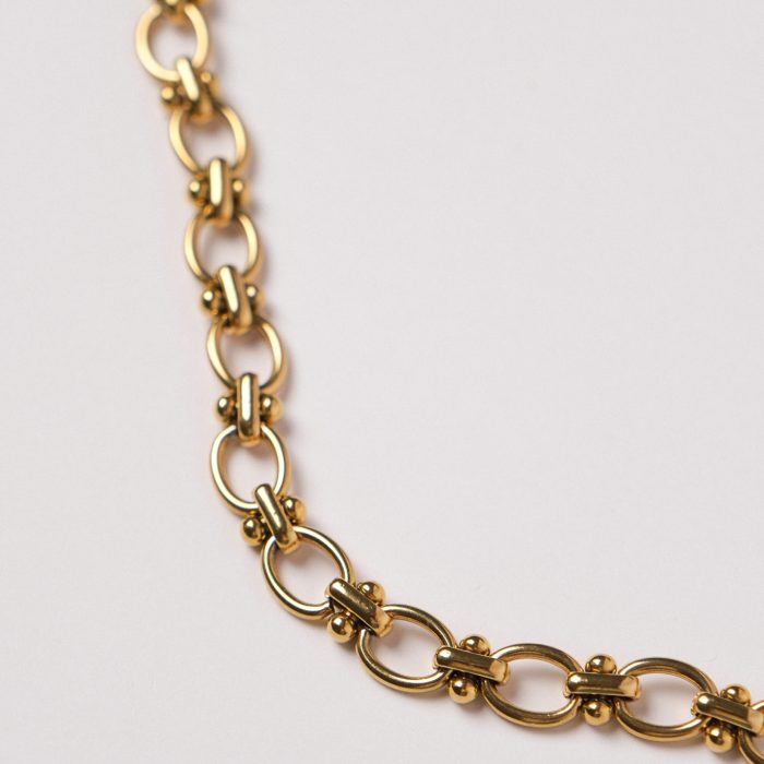 Цепь из овала со вставками из кругляшков в позолоте