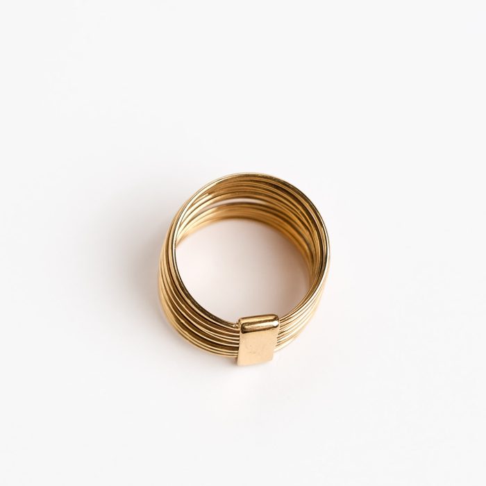 Кольцо из тонких линий
