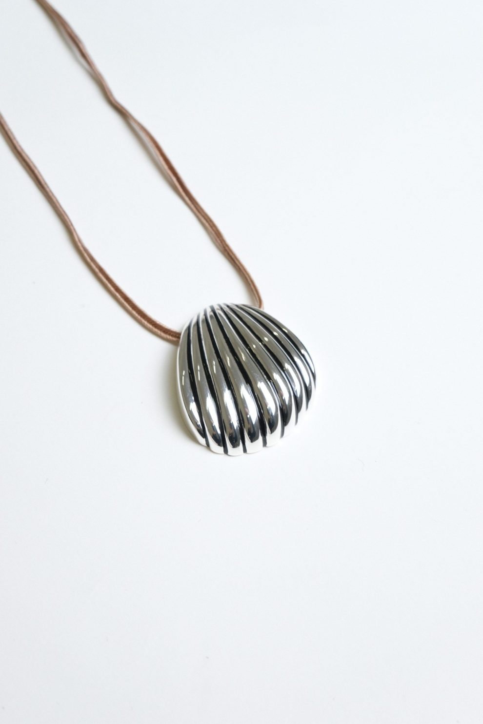 Подвеска на шнуре Shell