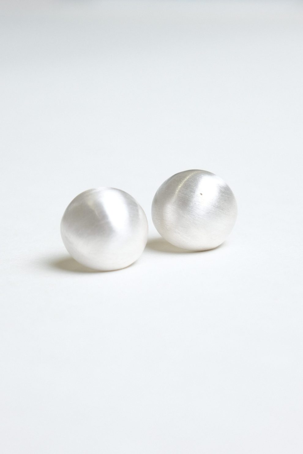 Серьги  на гвоздиках sphere