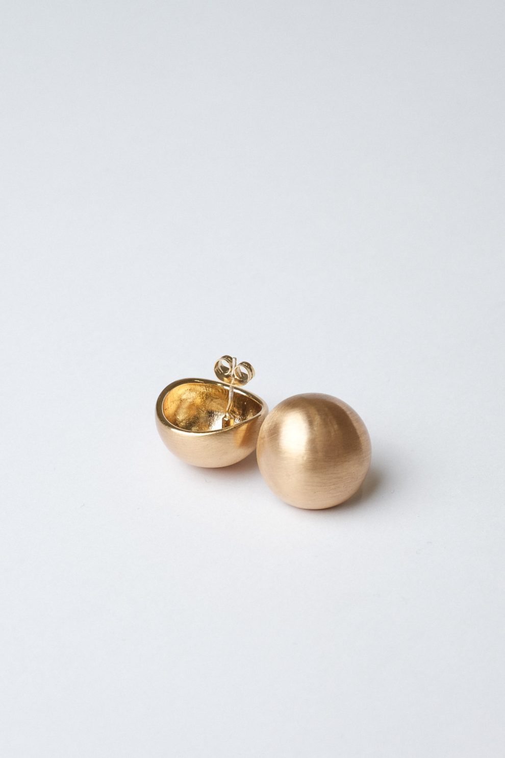 Серьги  на гвоздиках sphere
