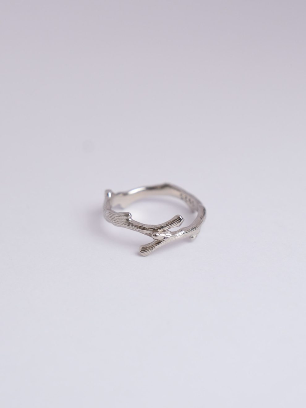 Кольцо из серебра 925 тонкая ветка