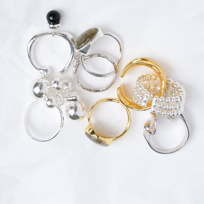 Кольцо из серебра 925 с вставкой из зелоного камня